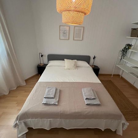 Cozy Apartment Well-Located In Terrassa, Barcelona Exteriör bild