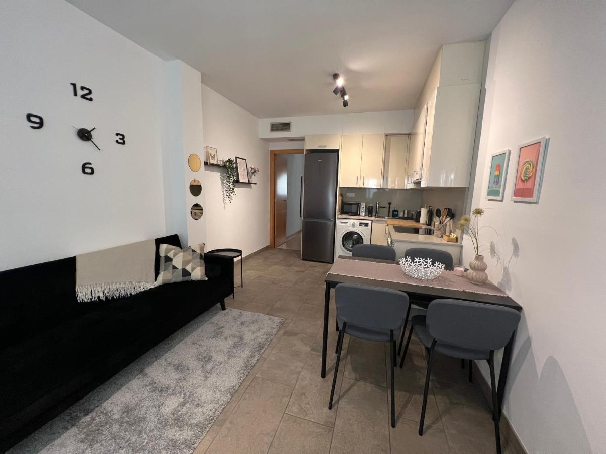 Cozy Apartment Well-Located In Terrassa, Barcelona Exteriör bild
